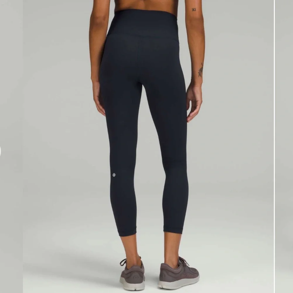 LULULEMON navy Wunder Train High-Rise Tight 25" - Picture 2 of 8